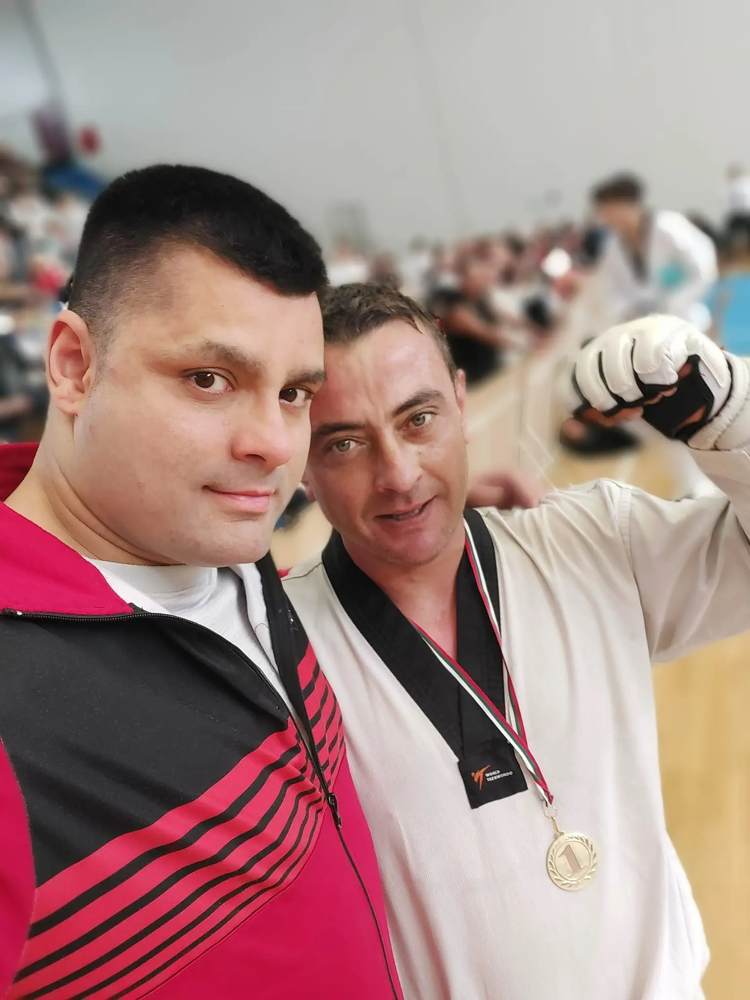 Възрастни (18+ години)