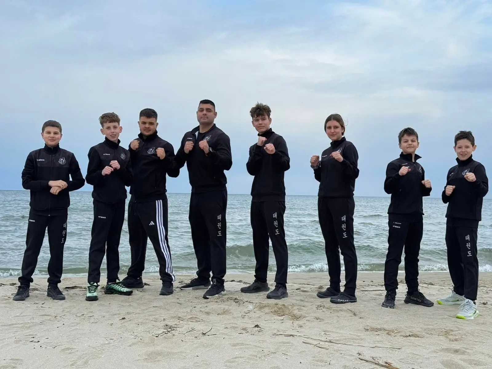 Юноши и девойки (13–18 години)